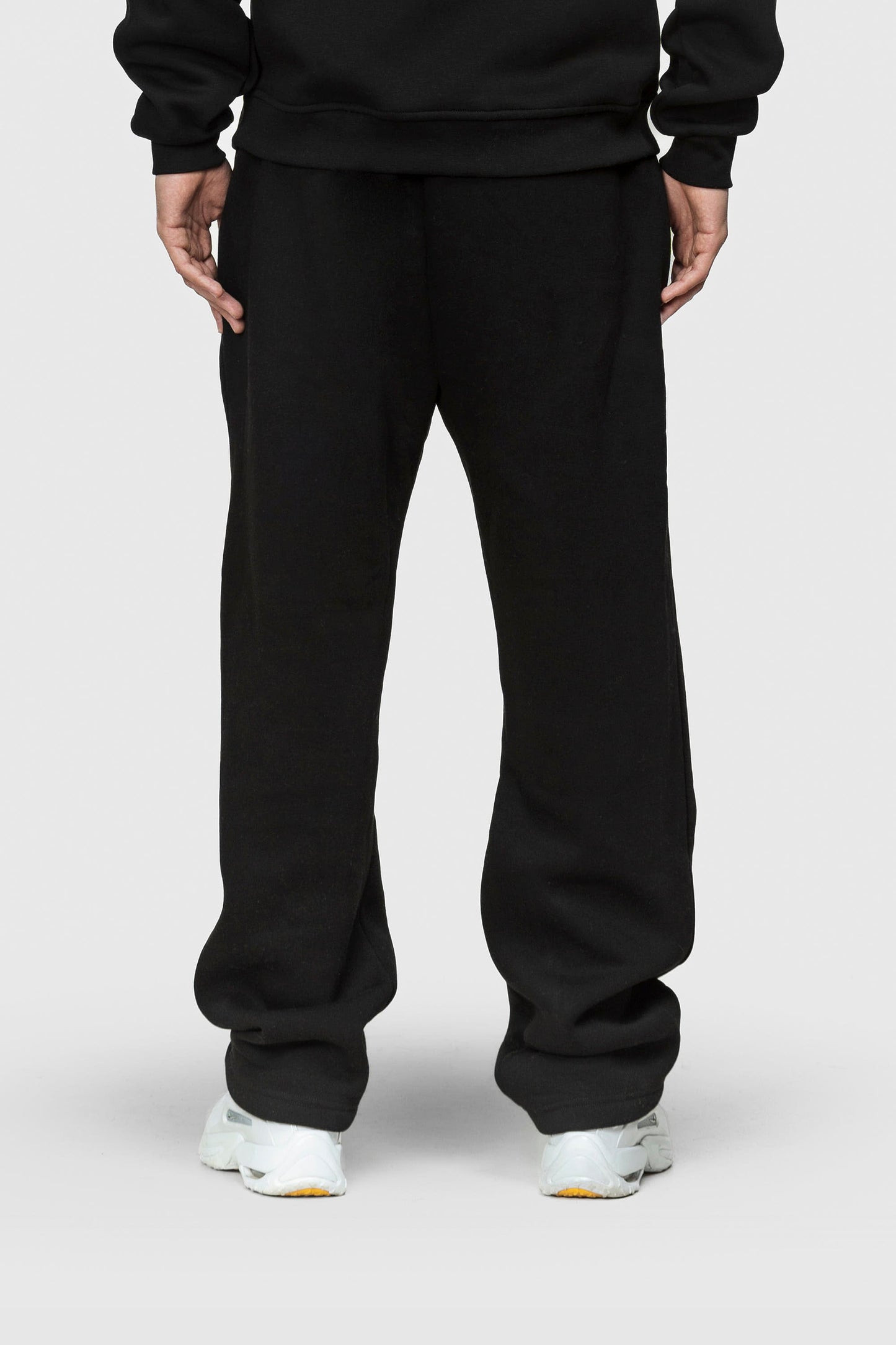 BASIC SWEATPANTS BLACK